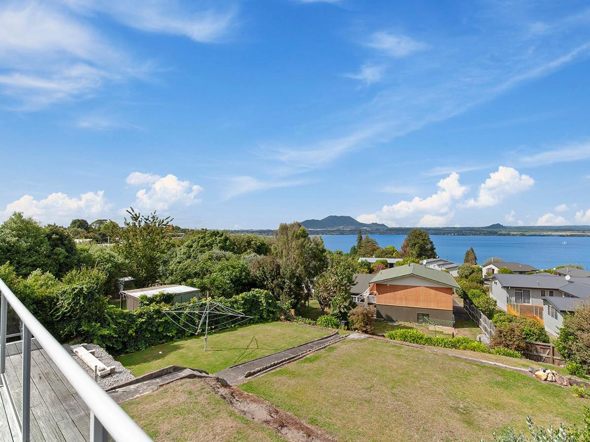 Lofty Lakeviews - Acacia Bay Holiday Home Таупо Экстерьер фото