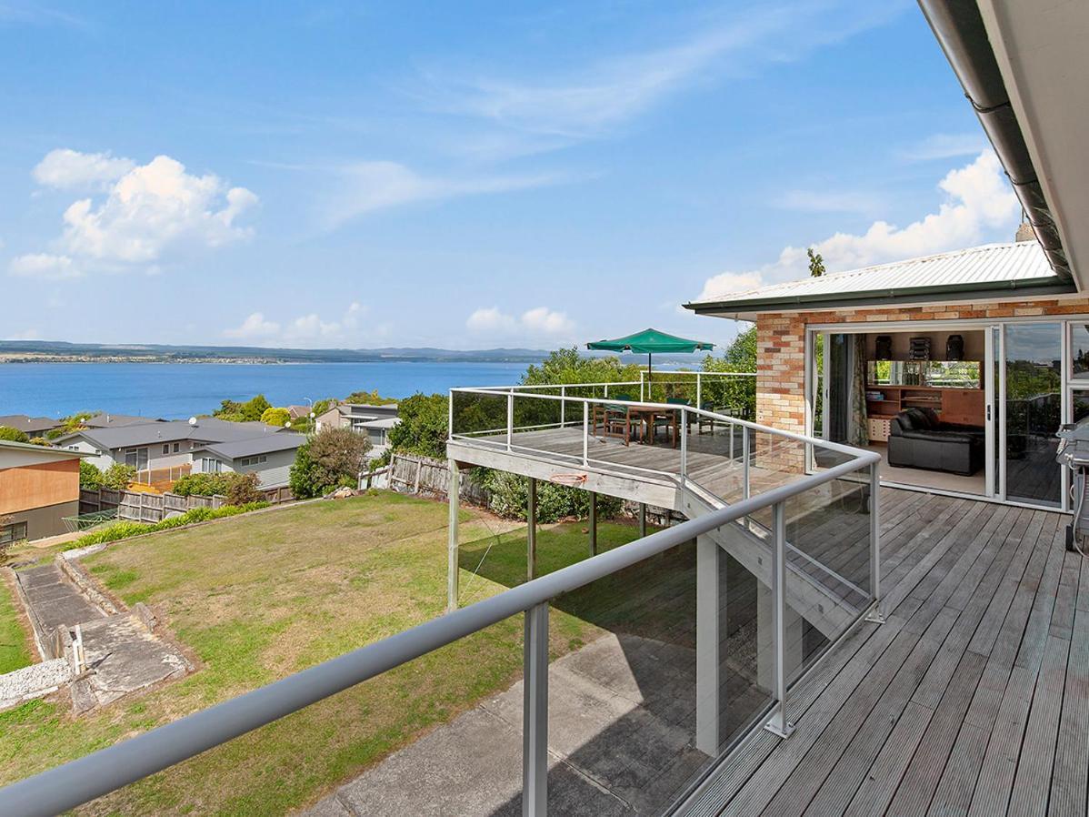 Lofty Lakeviews - Acacia Bay Holiday Home Таупо Экстерьер фото