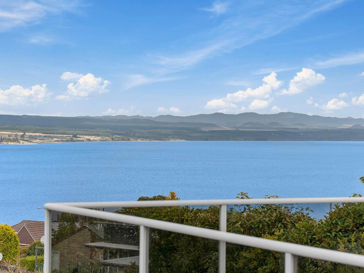 Lofty Lakeviews - Acacia Bay Holiday Home Таупо Экстерьер фото